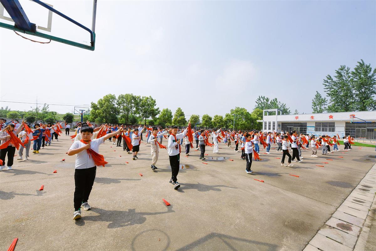 武汉市新洲区双柳街陈路小学